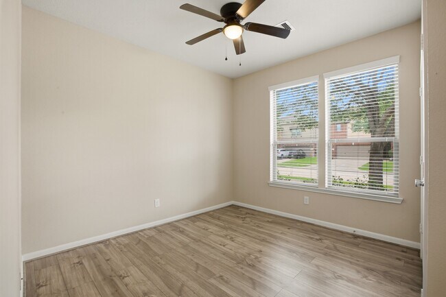 Building Photo - 11103 Avery Oaks Ln