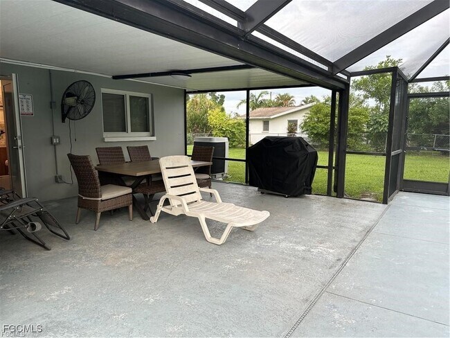 Building Photo - 5212 Santa Rosa Ct