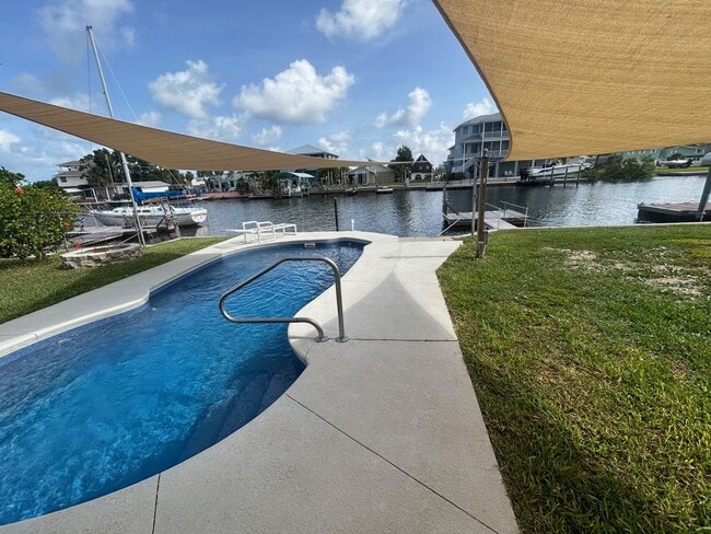 Building Photo - DIRECT GULF ACCESS 2/2 FOR RENT