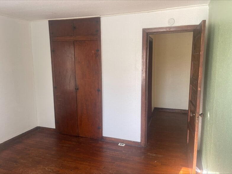 Building Photo - 1610 E Princeton Ave