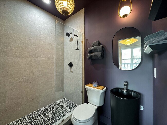 Building Photo - 1208 32nd St