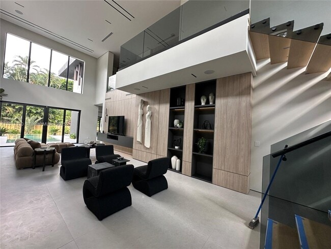 Building Photo - 1065 NE 119th St