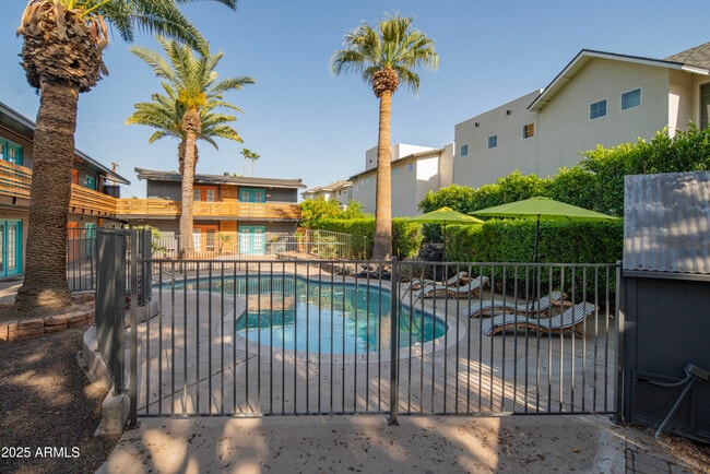 Building Photo - 4025 N 40th St