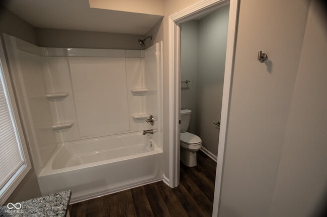 Building Photo - 10813 Putnam Pl