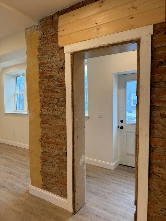 Building Photo - 463 S Prince St