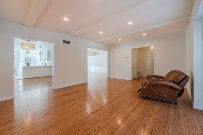 Building Photo - Beautiful Sherman Oaks Home Rental!