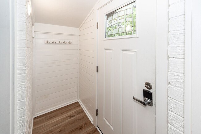 Building Photo - 3 Bedroom, 1 Bathroom Home in Willowbrook - Goose Creek