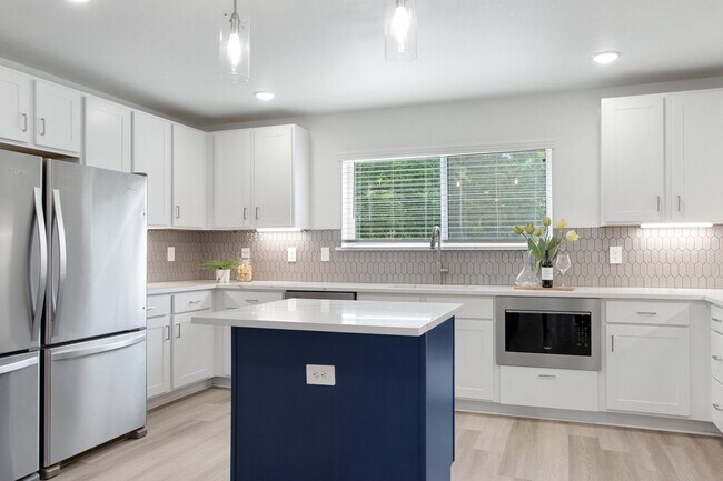 Building Photo - 3226 S University Dr