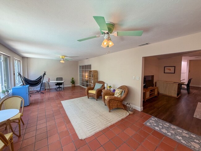 Building Photo - Biven's Lake Estates South #2728