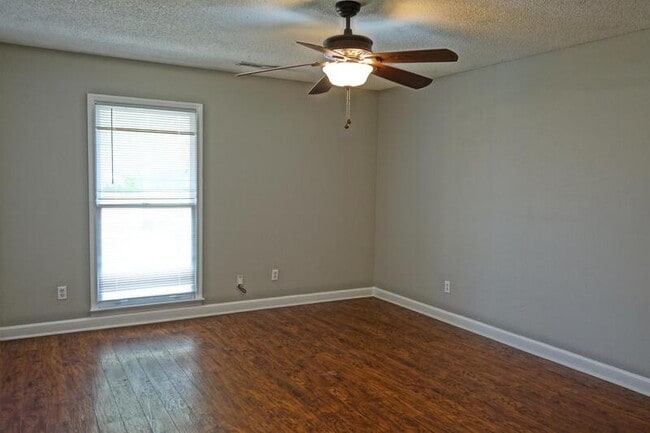 Building Photo - 242 Saddle Rock Ct