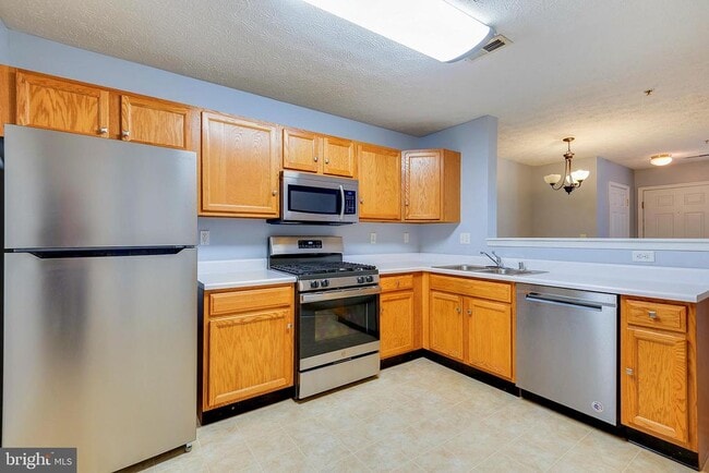 Building Photo - 8055 Brookstone Ct