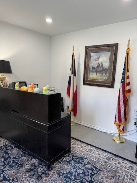 Building Photo - 18723 Mirror Lake Dr