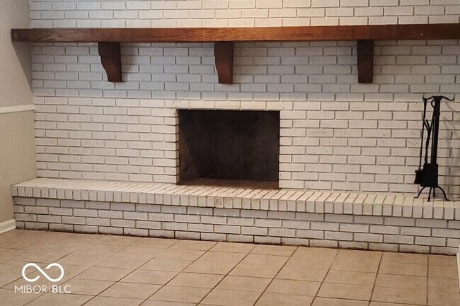 Building Photo - 372 Redbud Pl