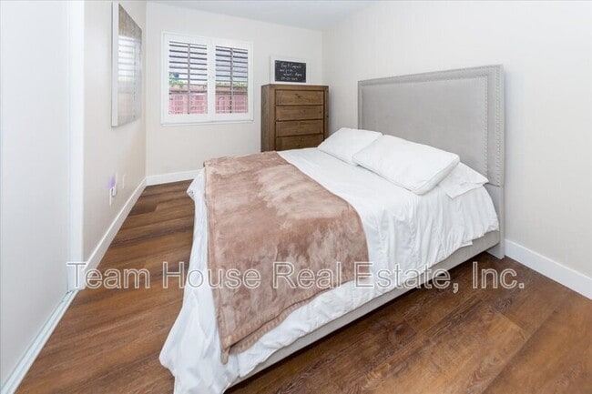 Building Photo - 26076 Viento Ct