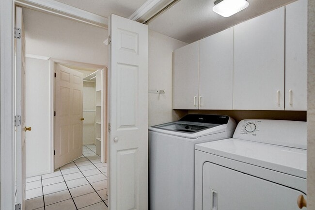 Building Photo - AMERICANA Property Mgmt - Gated 1st floor ...