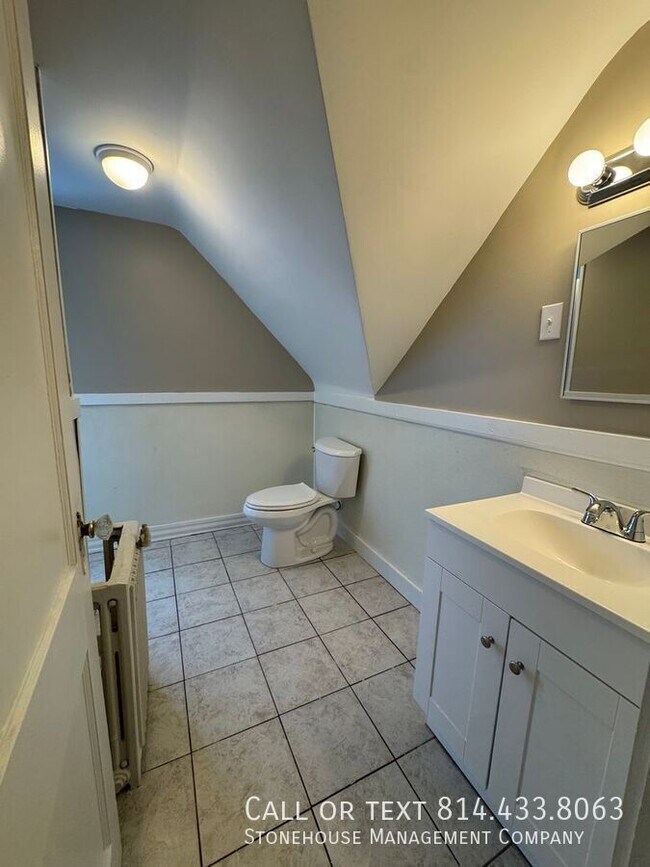 Building Photo - 422 West 10-5