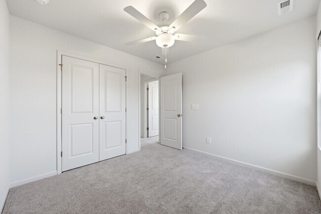Building Photo - 305 Ruby Baird Dr