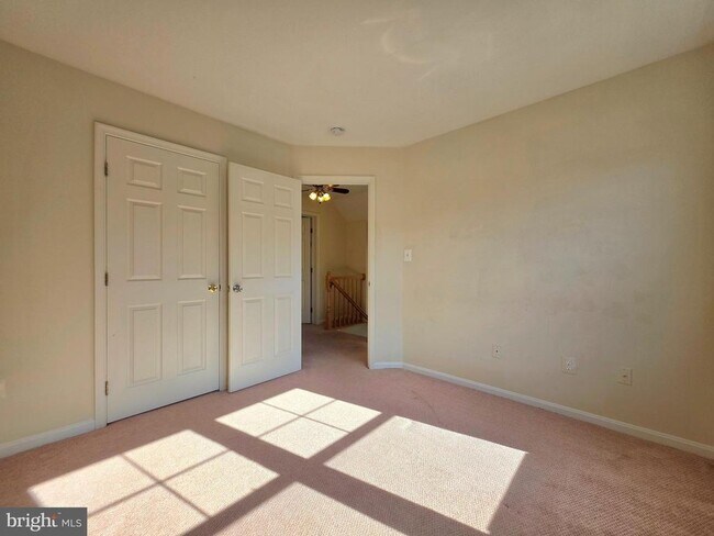 Building Photo - 3989 Hartlake St