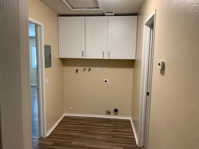 Laundry Hookups - 44710 Fig Ave