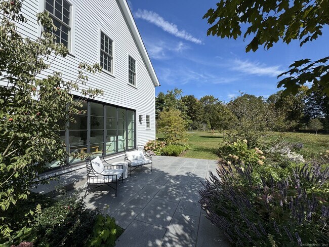 Building Photo - 24 Old Roxbury Rd