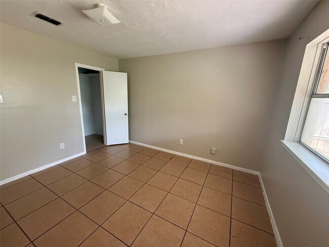 Building Photo - 3211 Hartfield Ln