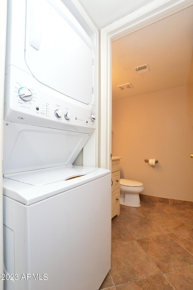 Building Photo - 604 E Weber Dr