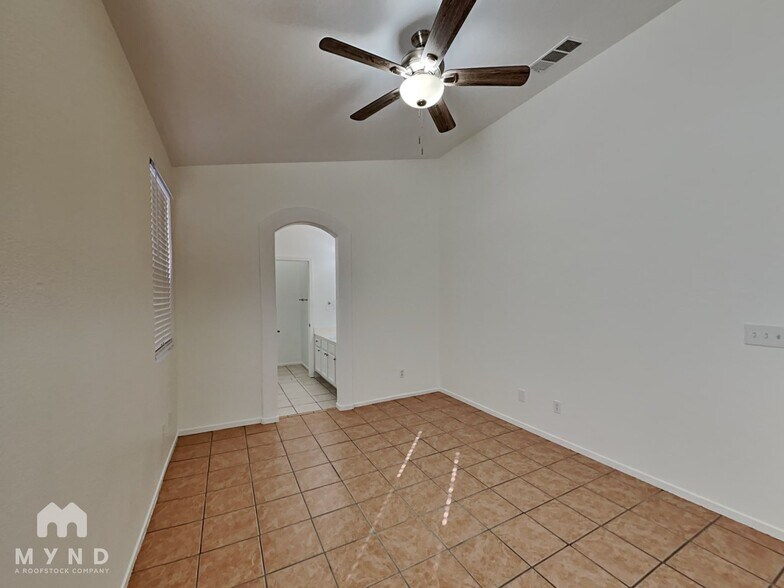 Building Photo - 9540 Ensworth St