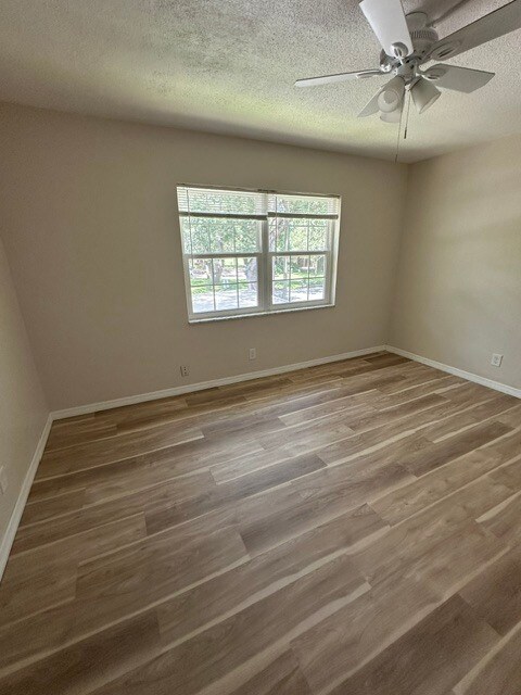 Building Photo - 55 Country Club Dr
