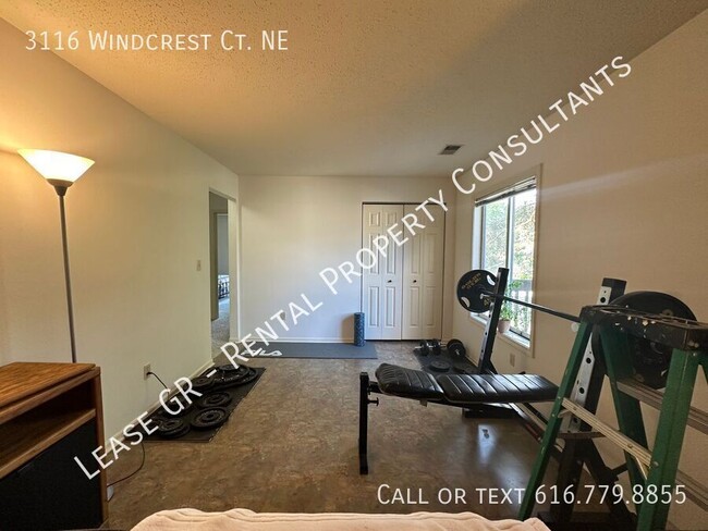 Building Photo - Two Bedroom Condo in Forest Hills Schools ...