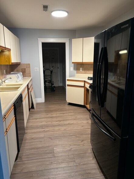 Building Photo - 1040 Cinnamon Dr