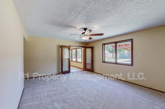 Building Photo - 501 Calle del la Angel