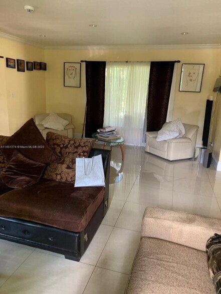 Building Photo - 92 NE 90th St