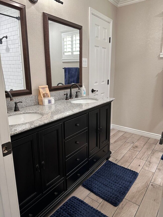 Building Photo - Beautiful fully furnished home with many leasing options available! Contact our office for pricin...