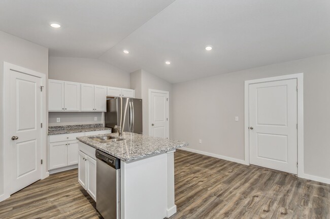 Building Photo - Updated 3 Bedroom in Park City!!