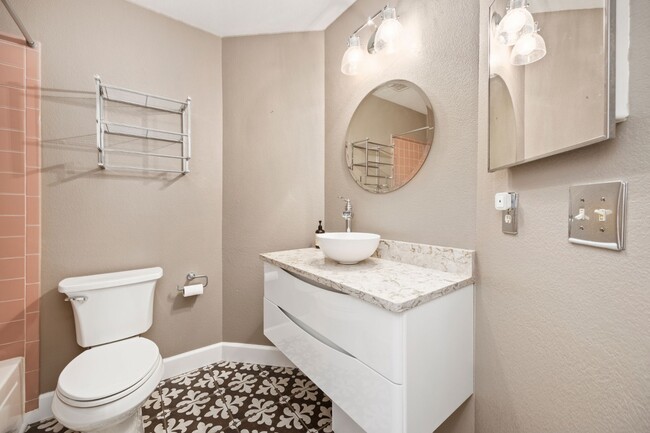 Building Photo - Beautiful 3-Bedroom Home with 2.5 Baths in...