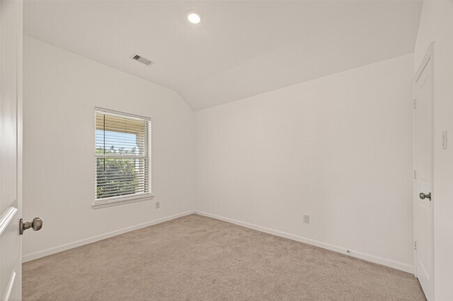 Building Photo - 1010 Schooner St