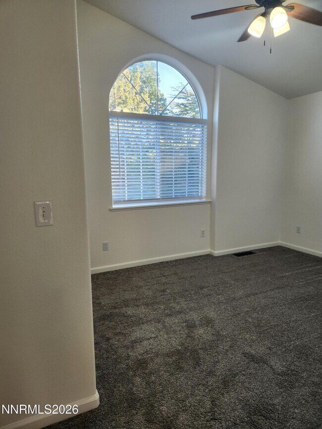 Building Photo - 3653 Hemlock Ct