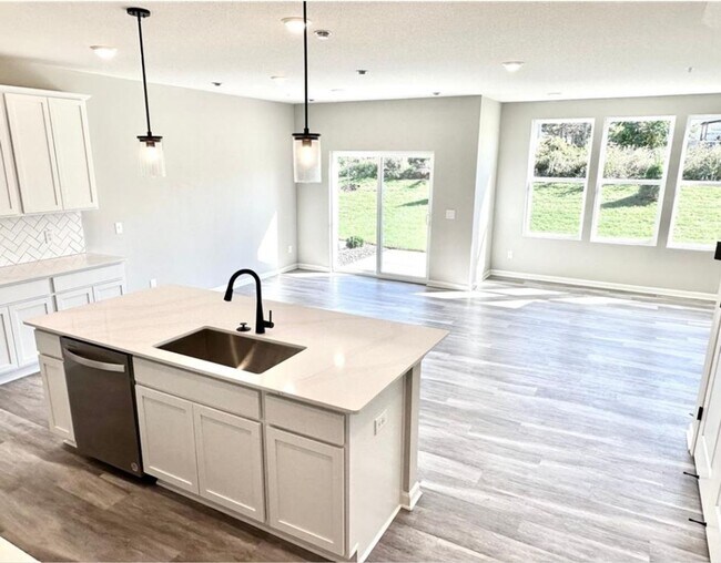 Building Photo - Sparkling 3bed 3bath in Eagan!