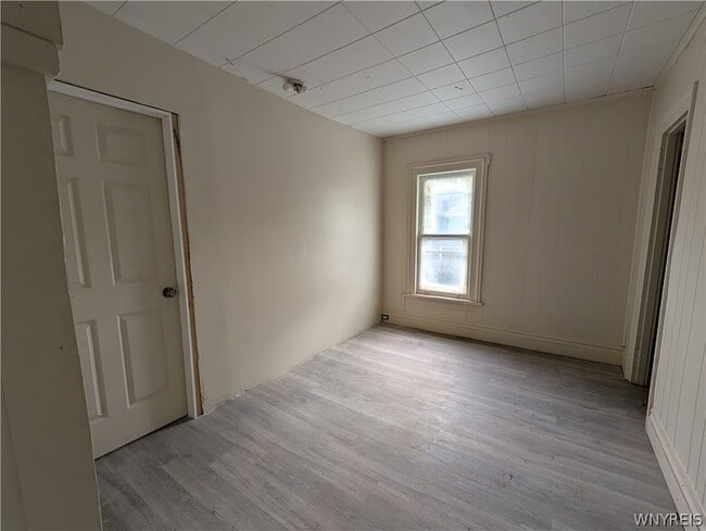 Building Photo - 616 7th St
