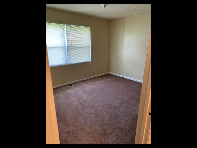 Building Photo - 637 Aubrey Dr