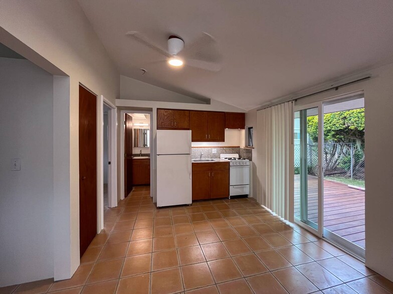 Kitchen/ Living - 2153 Atherton Rd