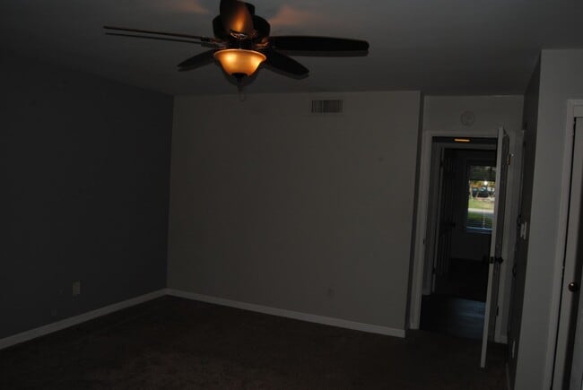 Building Photo - 2413 Sunrise Dr