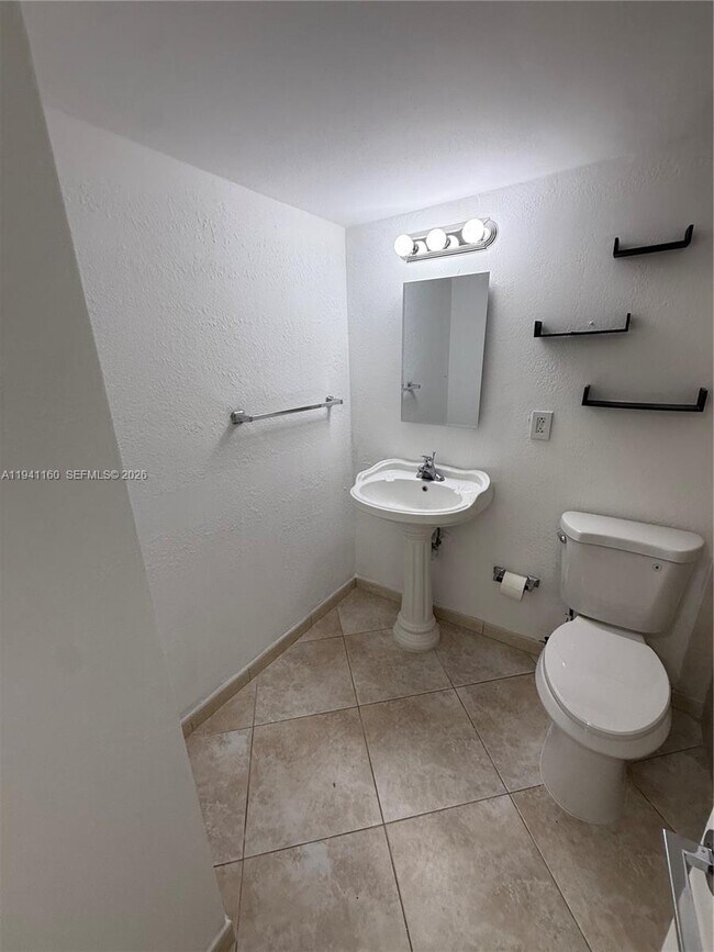 Building Photo - 1801 S Treasure Dr