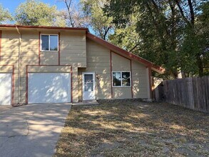 Building Photo - 2 bedroom duplex - Bennett