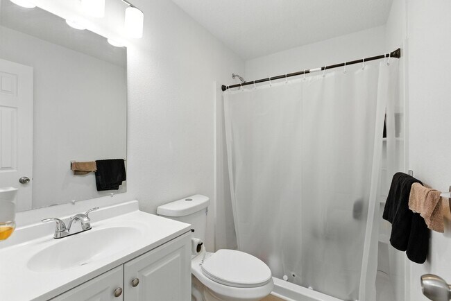 Building Photo - Spacious 4-Bedroom Home in Wildwood – Rece...