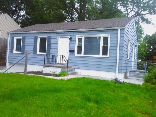 Building Photo - Beautiful Ralston 3 Bedroom Home Across from Park! Garage and fenced yard!