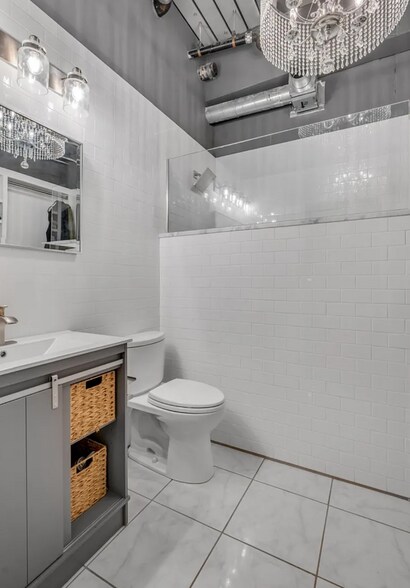 Building Photo - 515 W Main St