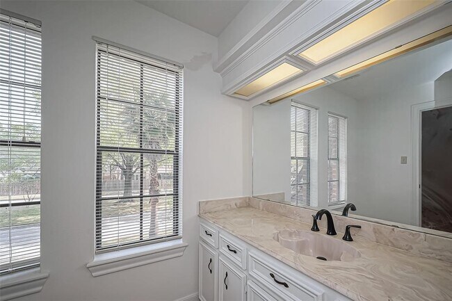 Building Photo - 18307 Champion Forest Dr