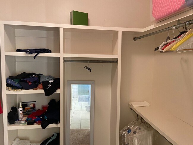 Building Photo - 4BR/4.5BA Furnished Townhome For Rent