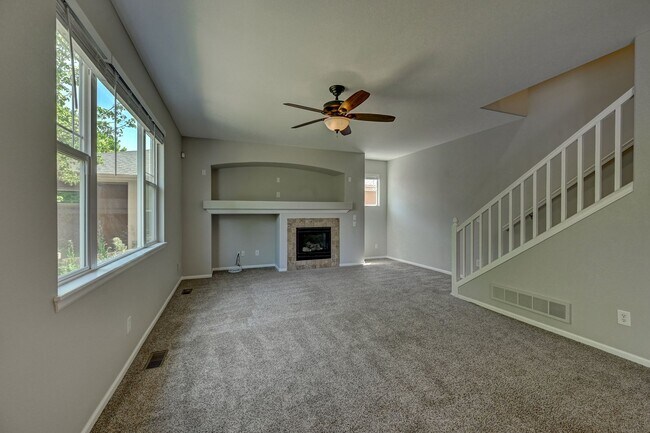 Building Photo - 5 bedroom, 4 bath home with 2 car attached garage